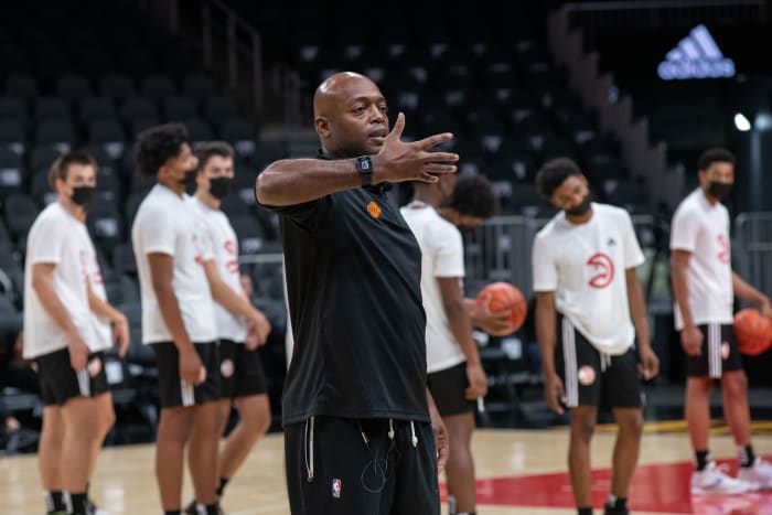 Assistant Coach Nick Van Exel at Atlanta Hawks Coaches Clinic